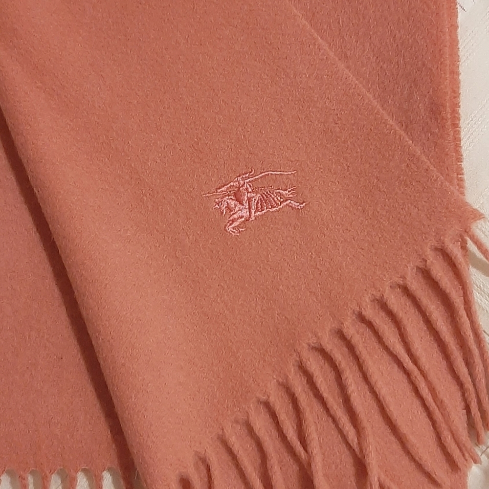 BURBERRY | Peach Cashmere Knight Logo - Picture 5 of 7